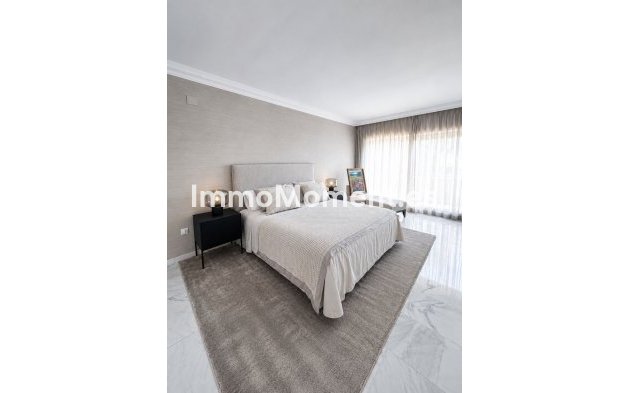 Resale - Apartment - Marbella - Nueva Andalucía