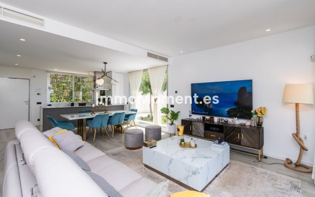 Resale - Townhouse - Estepona - Cancelada