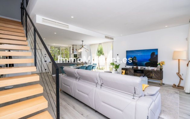 Resale - Townhouse - Estepona - Cancelada