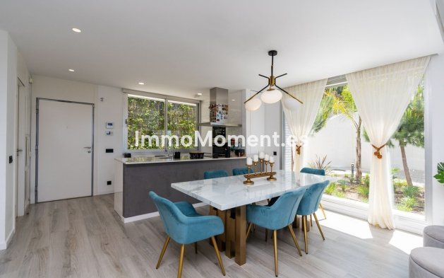 Resale - Townhouse - Estepona - Cancelada