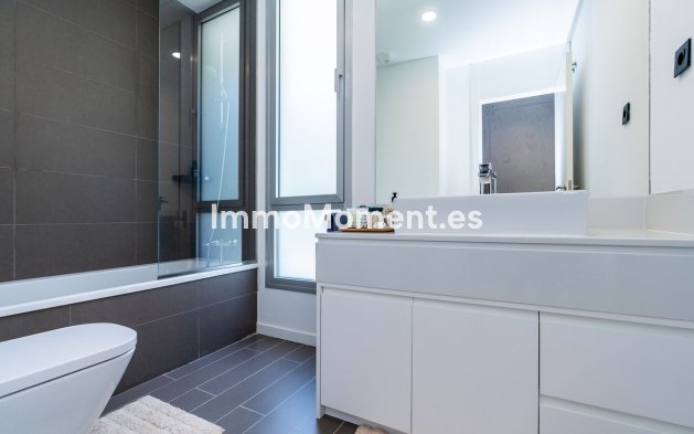 Resale - Townhouse - Estepona - Cancelada