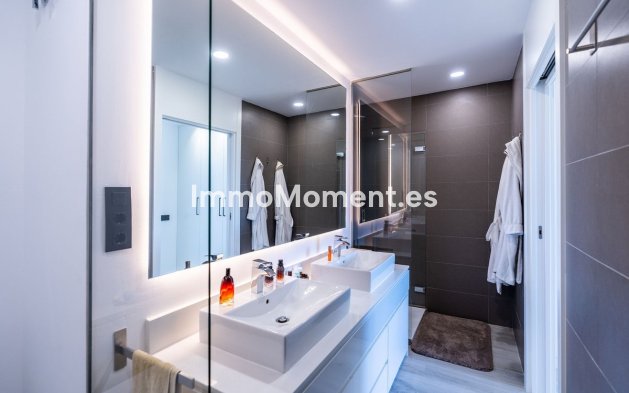 Resale - Townhouse - Estepona - Cancelada