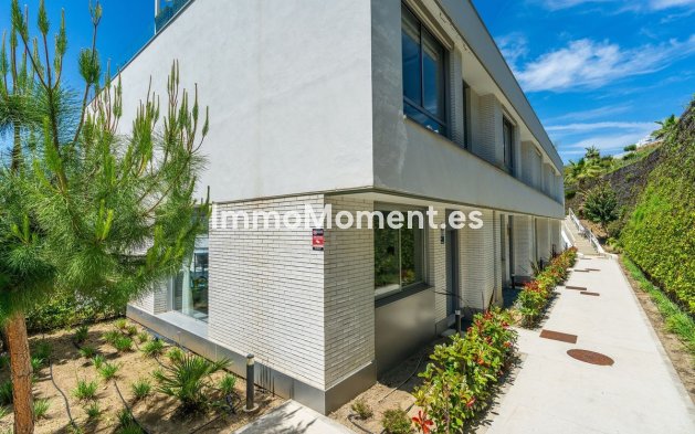 Resale - Townhouse - Estepona - Cancelada