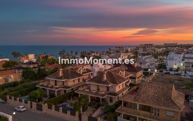 Resale - Detached villa - Torrevieja - La Veleta