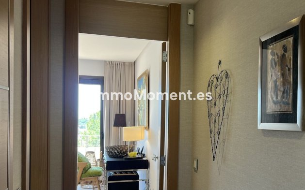 Resale - Apartment - Benahavís - La Quinta