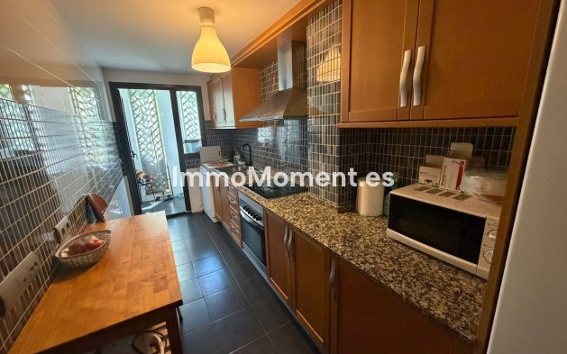 Resale - Apartment - Estepona - Selwo
