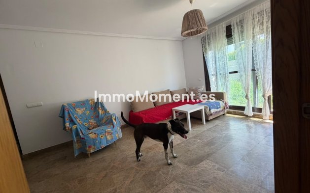 Resale - Apartment - Estepona - Selwo