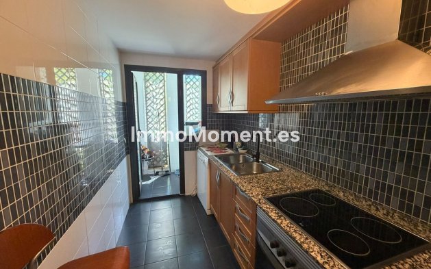Resale - Apartment - Estepona - Selwo