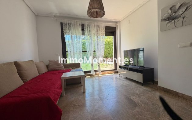 Resale - Apartment - Estepona - Selwo