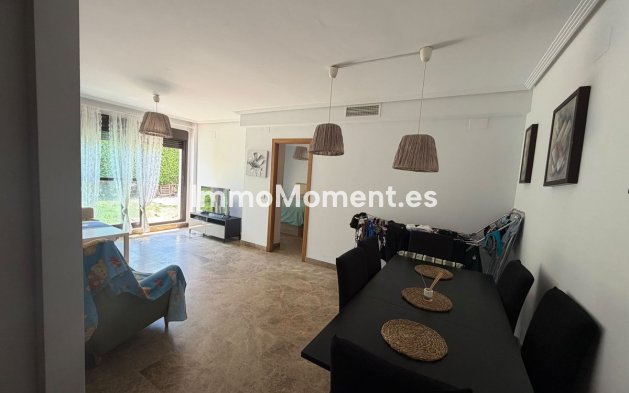 Resale - Apartment - Estepona - Selwo
