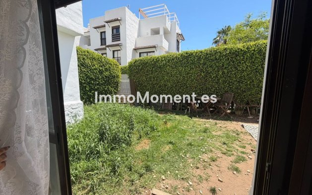 Resale - Apartment - Estepona - Selwo