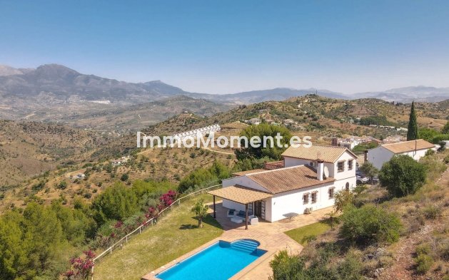 Reventa - Villa independiente - Interior  - Guaro