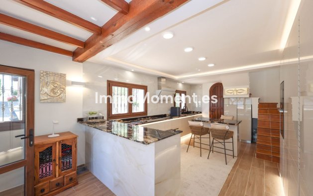 Reventa - Villa independiente - Interior  - Guaro