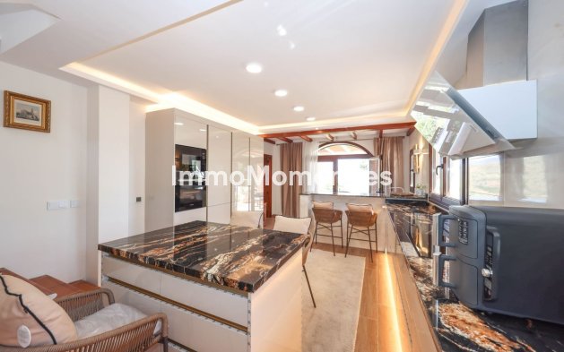 Reventa - Villa independiente - Interior  - Guaro