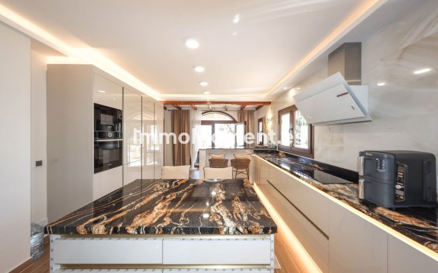 Reventa - Villa independiente - Interior  - Guaro