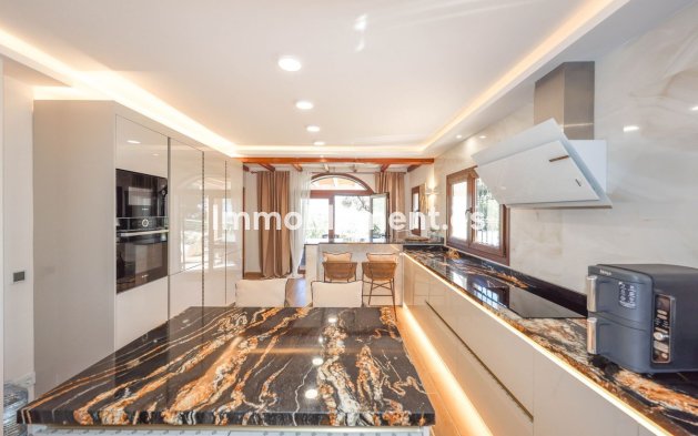 Reventa - Villa independiente - Interior  - Guaro