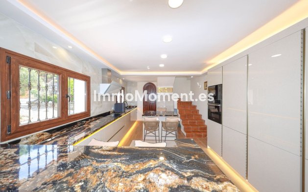 Reventa - Villa independiente - Interior  - Guaro