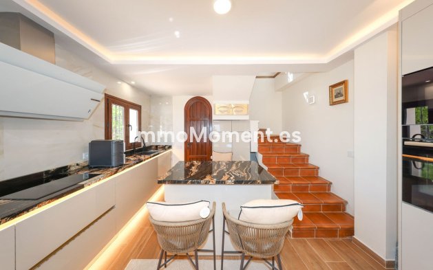 Reventa - Villa independiente - Interior  - Guaro