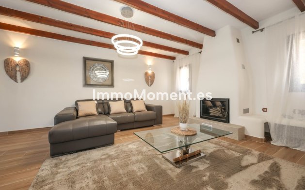Reventa - Villa independiente - Interior  - Guaro