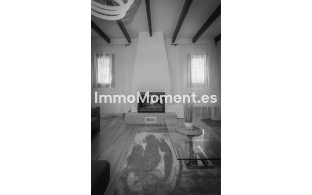 Reventa - Villa independiente - Interior  - Guaro