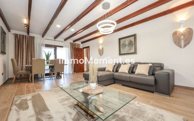 Reventa - Villa independiente - Interior  - Guaro