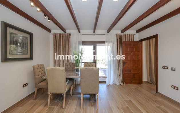 Reventa - Villa independiente - Interior  - Guaro
