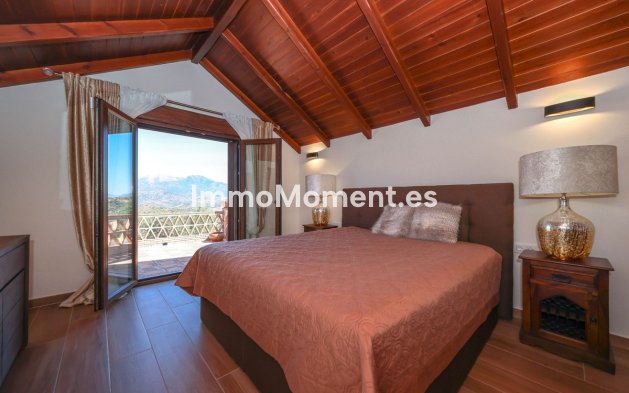 Reventa - Villa independiente - Interior  - Guaro
