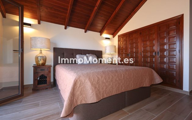 Reventa - Villa independiente - Interior  - Guaro