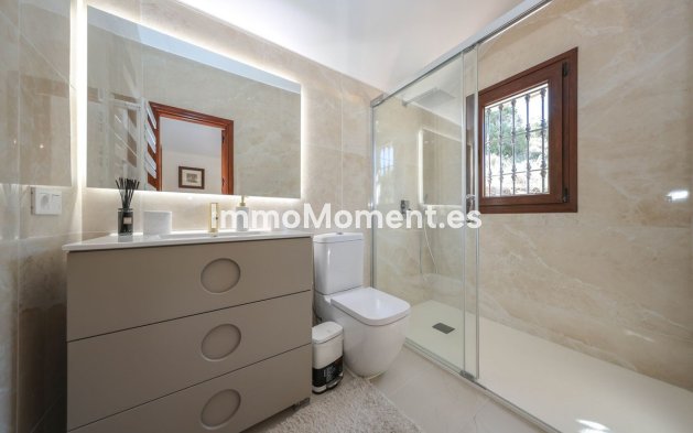 Reventa - Villa independiente - Interior  - Guaro
