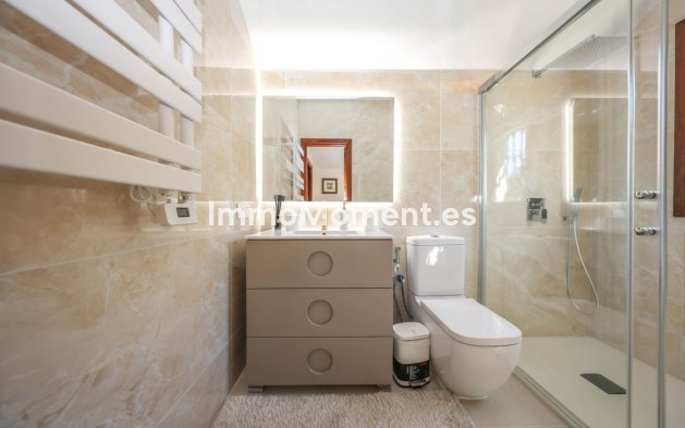 Reventa - Villa independiente - Interior  - Guaro