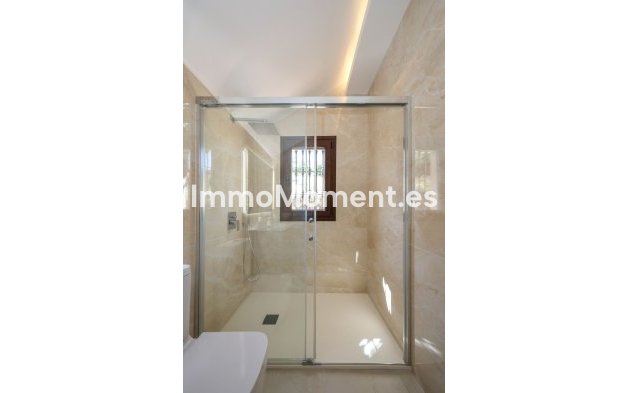 Reventa - Villa independiente - Interior  - Guaro