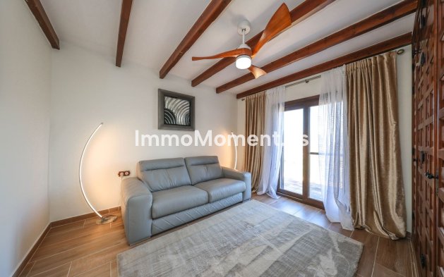 Reventa - Villa independiente - Interior  - Guaro