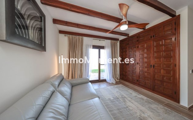 Reventa - Villa independiente - Interior  - Guaro