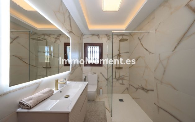 Reventa - Villa independiente - Interior  - Guaro