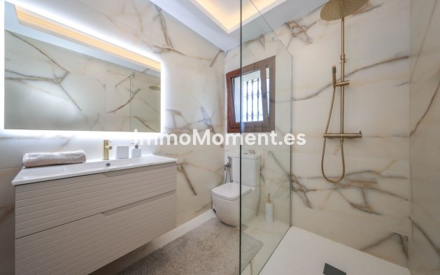 Reventa - Villa independiente - Interior  - Guaro