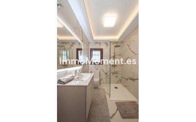 Reventa - Villa independiente - Interior  - Guaro