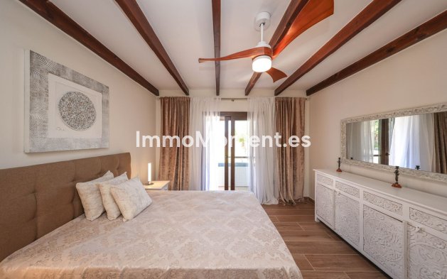 Reventa - Villa independiente - Interior  - Guaro