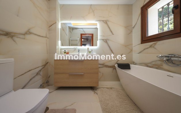 Reventa - Villa independiente - Interior  - Guaro
