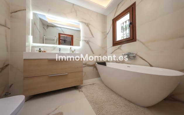 Reventa - Villa independiente - Interior  - Guaro