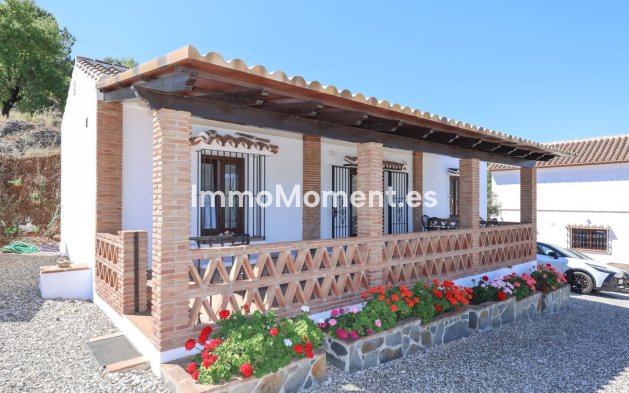 Reventa - Villa independiente - Interior  - Guaro