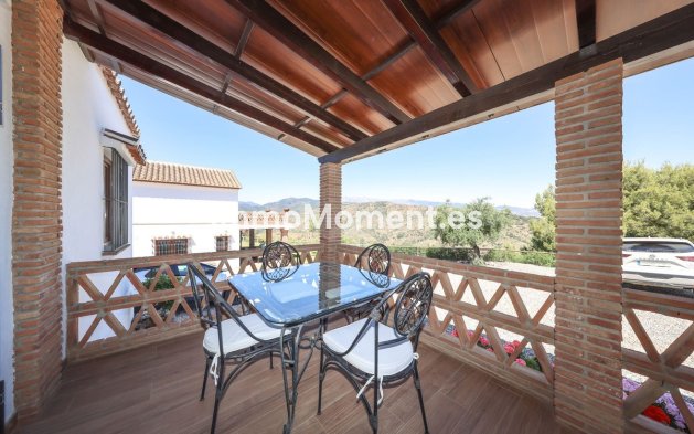 Reventa - Villa independiente - Interior  - Guaro