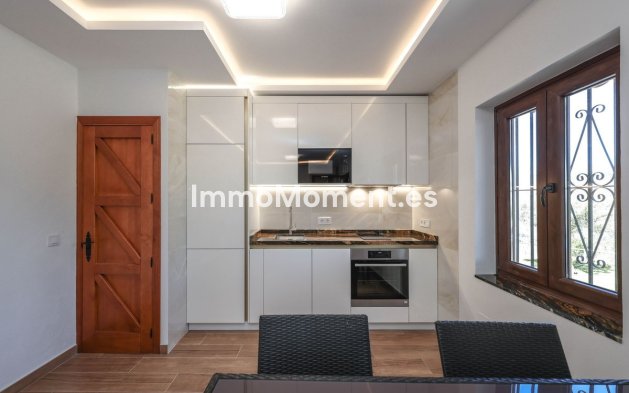 Reventa - Villa independiente - Interior  - Guaro