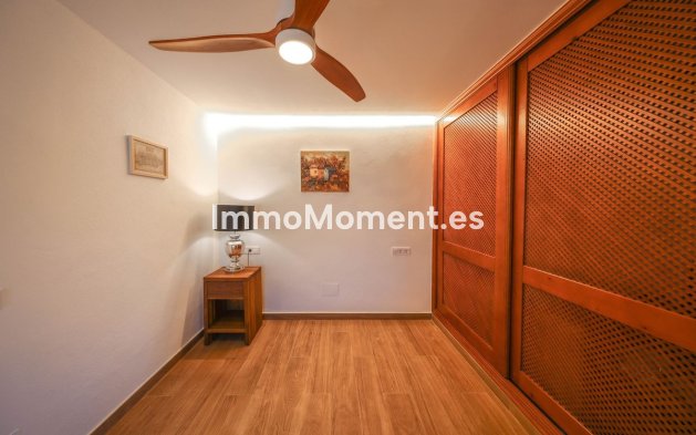 Reventa - Villa independiente - Interior  - Guaro