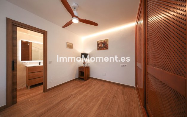 Reventa - Villa independiente - Interior  - Guaro
