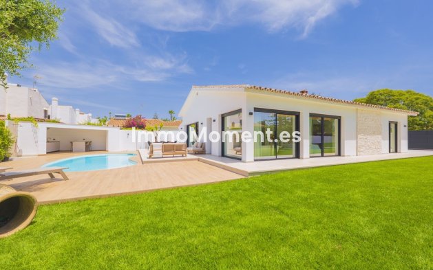 Resale - Detached villa - Estepona - Atalaya