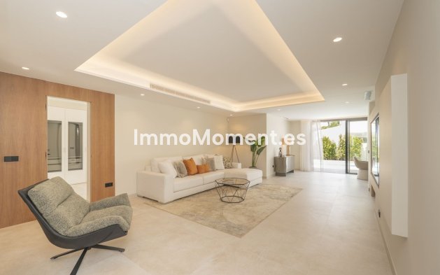 Resale - Detached villa - Estepona - Atalaya