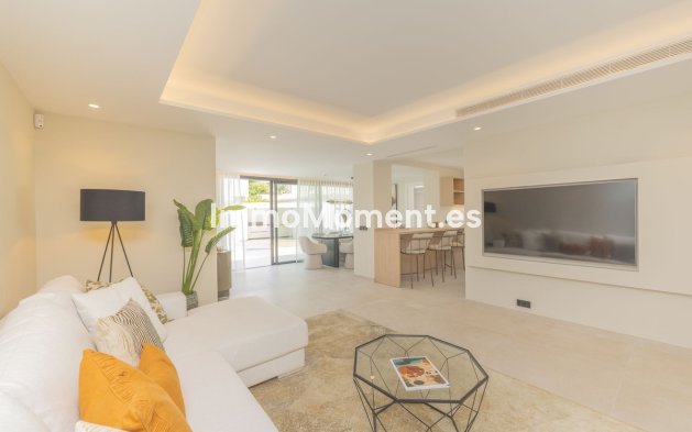 Resale - Detached villa - Estepona - Atalaya
