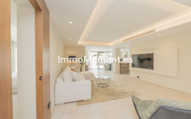 Resale - Detached villa - Estepona - Atalaya