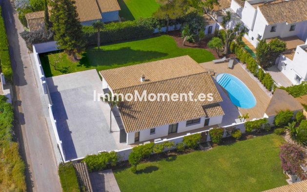 Resale - Detached villa - Estepona - Atalaya