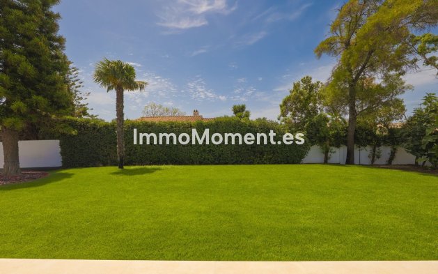 Resale - Detached villa - Estepona - Atalaya